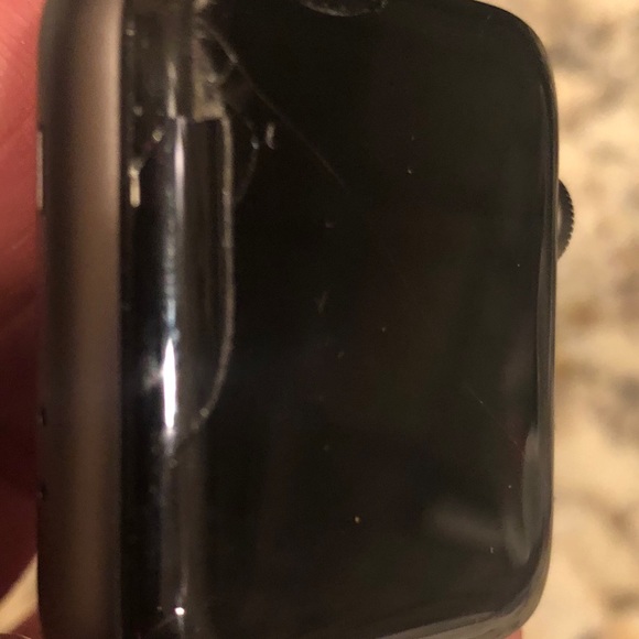 Apple Watch Series 3 GPS Space Gray, screen crack! - Picture 3 of 7